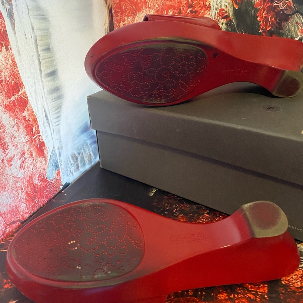 Kenneth Cole Reaction Red Slip Ons with Box - Picture 4 of 6
